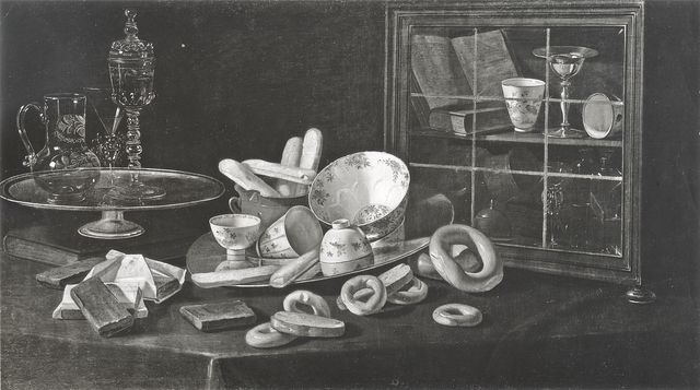 Anonimo — Munari Cristoforo - sec. XVIII - Natura morta con cristalli, porcellane, dolci e vetrina — insieme
